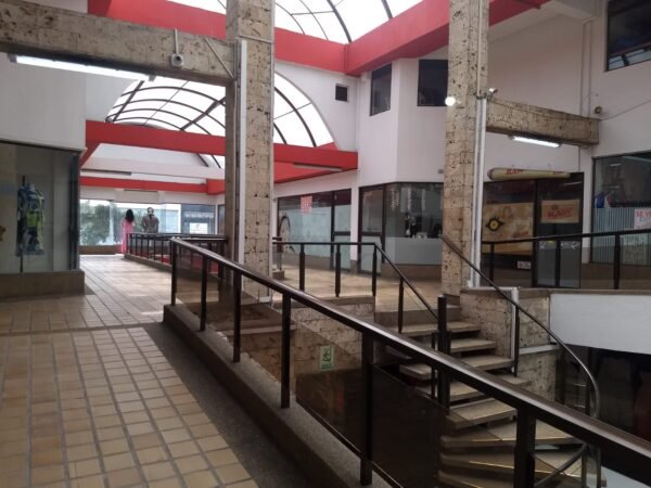 VENTA LOCAL COMERCIAL EN CHAPINERO - Imagen 6