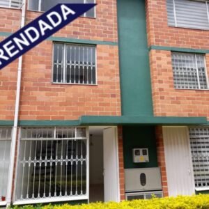 ARRIENDAN CASA EN HAYUELOS CON PARQUEADERO 70 M2