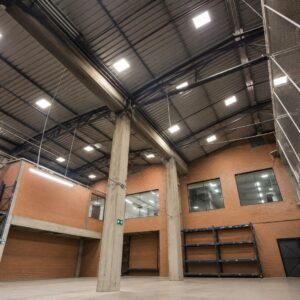 Bodega en venta en Toberin Bogota 1853 m2 con acceso Autopista Norte y altura 11 m