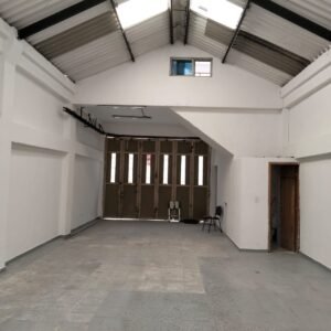 Arriendo bodega con doble nivel 185 m2 espacio abierto con oficinas