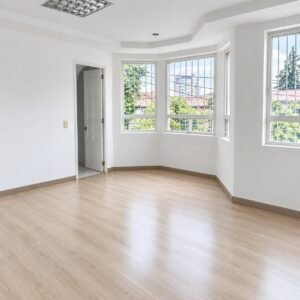 CASA EN TEUSAQUILLO EN ARRIENDO PARA INSTITUCIONES EDUCATIVAS 1200 M2